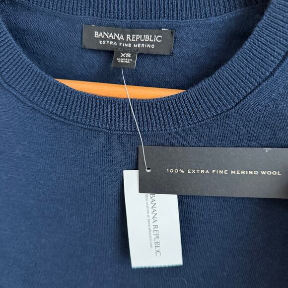 NWT Banana Republic Women’s Extra-Fine Merino Wool Crewneck Sweater Navy Size XS - Picture 3 of 9